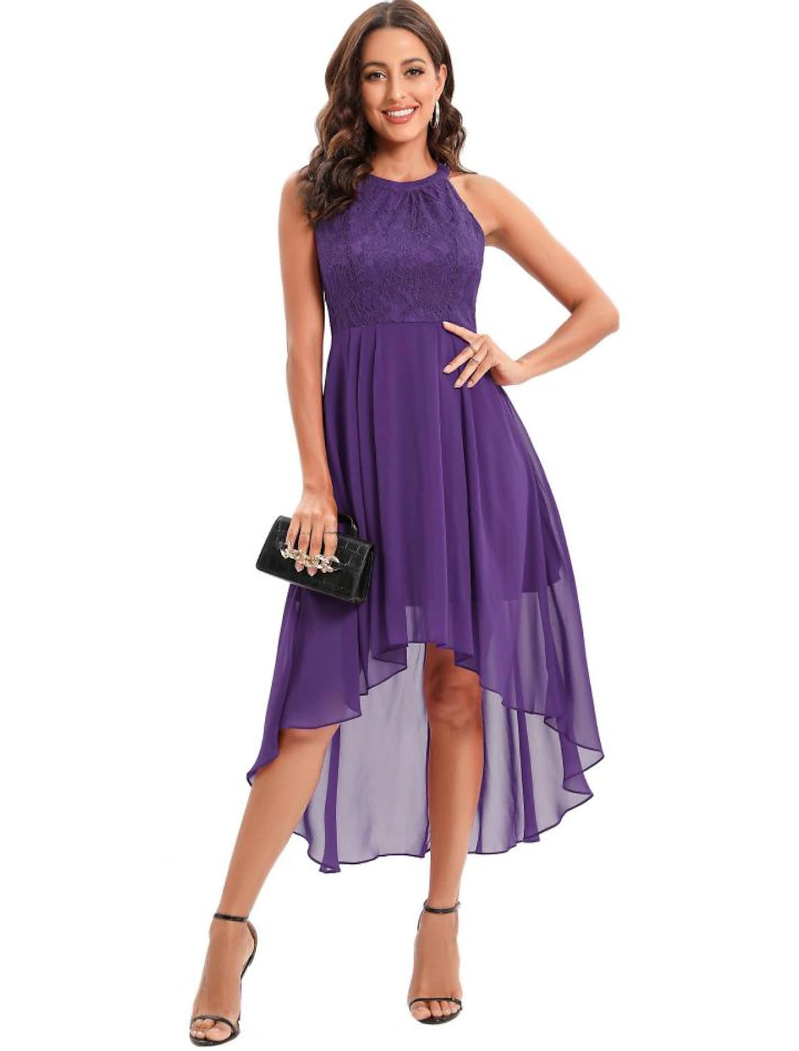 Abito da cocktail elegante e minimalista a trapezio, senza maniche, scollo all'americana, in nylon asimmetrico con pieghe